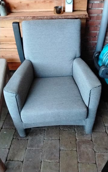 Comfortabele grijze fauteuil