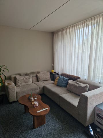 Comfortabele bank in 3 losse delen met kussens