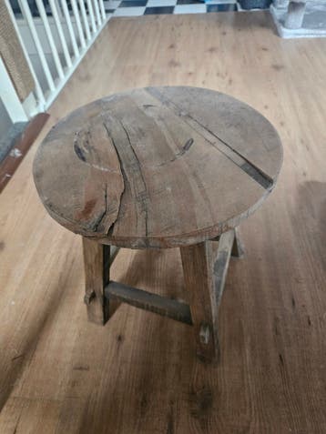 Rustiek houten plantentafeltje