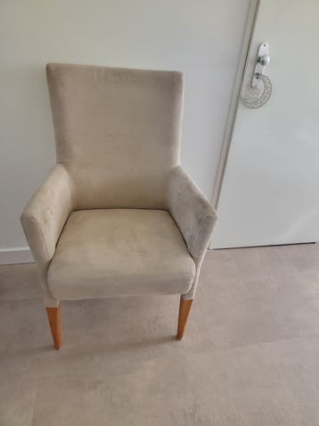 GRATIS Set van 8 comfortabele eetstoelen