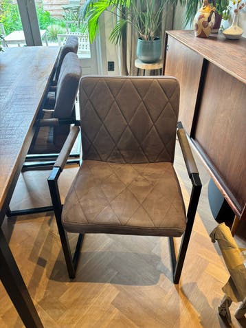 GRATIS - 6 comfortabele eetkamerstoelen