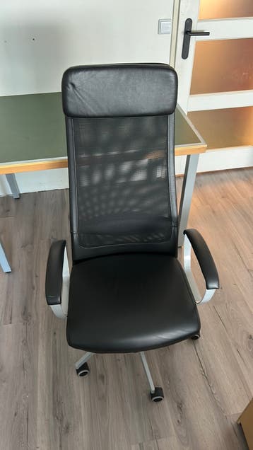 Bureau en/of bureaustoel