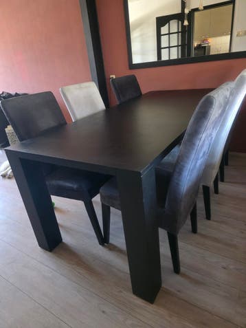 Zwarte eettafel GRATIS