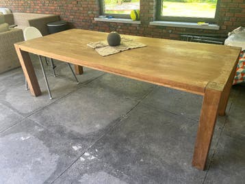 Massief houten eettafel