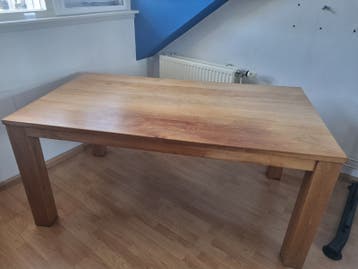 Houten eettafel