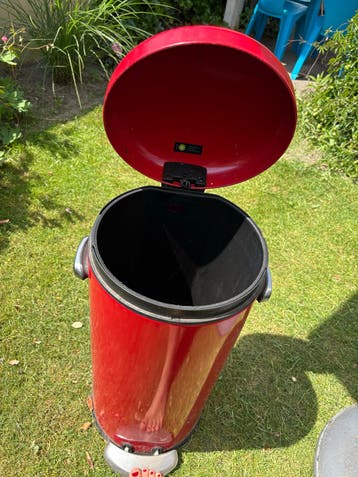 Simplehuman prullenbak - Rood, met pedaal, gebruikssporen