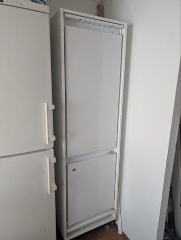 GRATIS Ikea Tinad inbouw koelkast zonder interieur