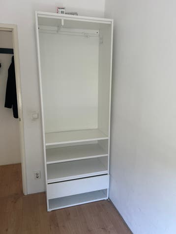 GRATIS Witte kledingkast met lade en hangruimte