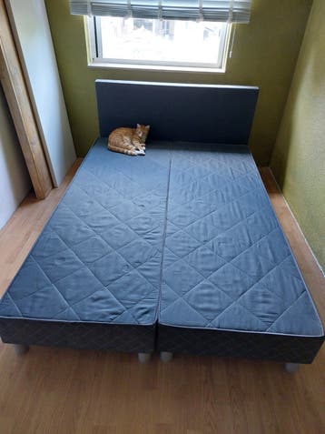 Boxspring 140x200 zonder matras