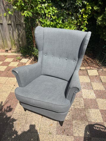Grijze oorfauteuil Gratis