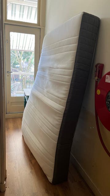Ikea matras 140x200 cm, gebruikt, gratis af te halen
