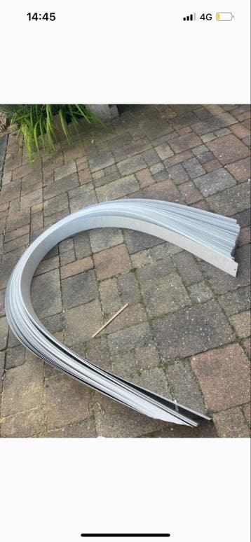 GRATIS — 48 lamellen (259x9cm) met rail (366cm) voor privacy