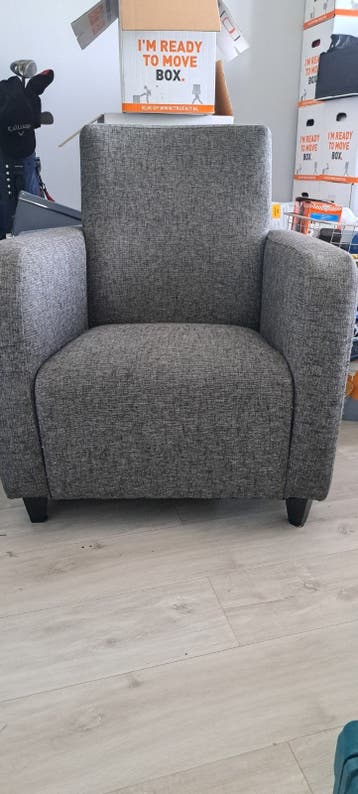 Comfortabele grijze stoel
