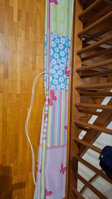 Vrolijk rolgordijn met vlinders en bloemen