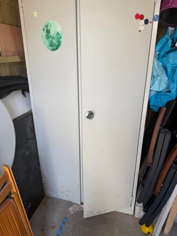 GRATIS - Stalen kast