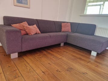 GRATIS. Donkergrijze hoekbank met chaise longue