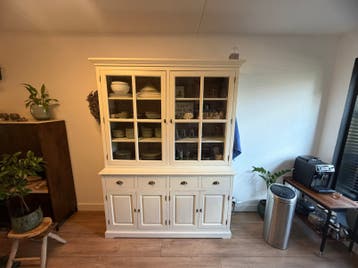 Witte buffetkast groot gratis af te halen