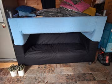 2x IKEA Klippan banken - zwart en lichtblauw