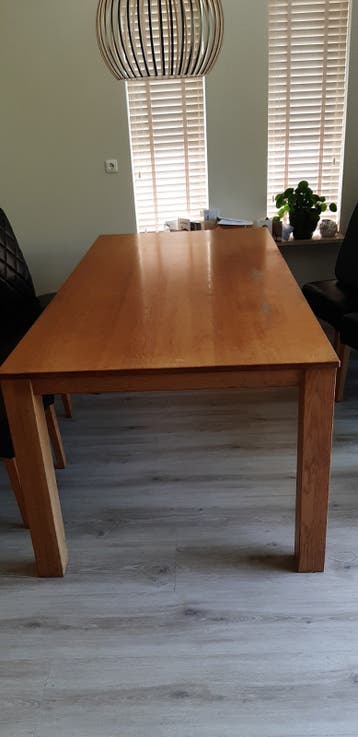Gratis,  stevige licht eikenhouten eettafel