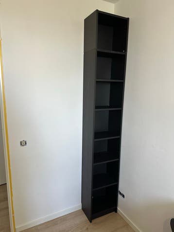 Donkeren IKEA billy kast - gratis