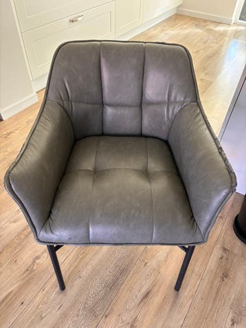 6 grijze lederen stoelen GRATIS af te halen