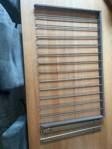 Uittrekbaar broekenrek voor kledingkast
