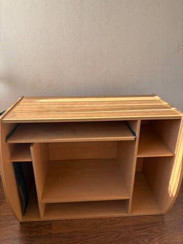 Houten computerbureau met uitschuifbaar toetsenbordblad