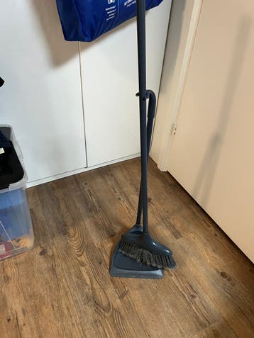 ‘Stoffer en blik’ met lange steel