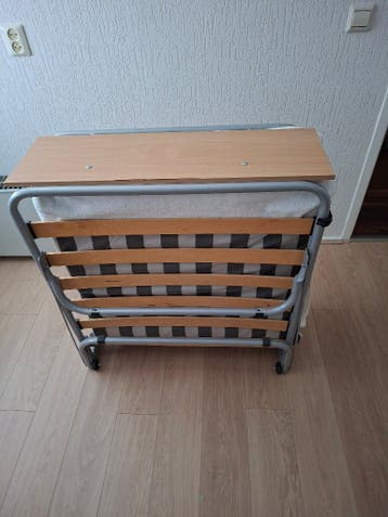 Opklapbaar logeerbed gratis