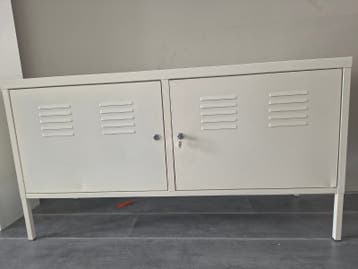 Gratis metalen Ikea PS opbergkast met 2 deuren en slot