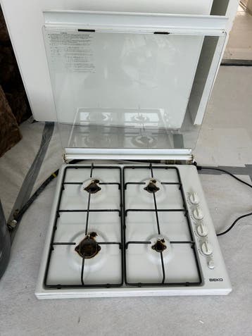 Gratis beko kookplaat, keuken onderkast en bovenkasten