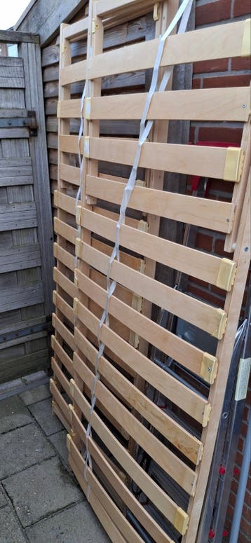 Gratis 2 bedbodems 80x200 met verstelbaar hoofdeind