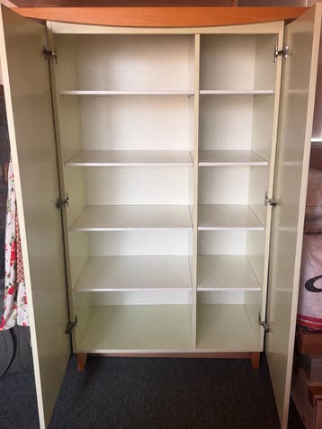 GRATIS Kledingkast met planken en deuren - 165x100x45cm