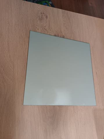 Gratis 2 vierkante spiegels spiegel vierkant ong 30x30 cm