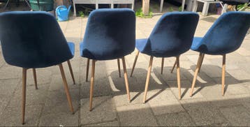 4 blauwe stoelen in prima staat.