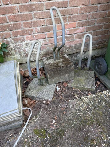 Fietsenrekken (3 stuks) - zelf uit de grond halen