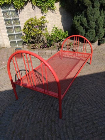 Metalen eenpersoons ledikant 200x90cm - Rood