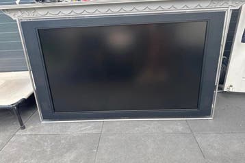 Sony Bravia TV met afstandsbediening en ophangbeugel
