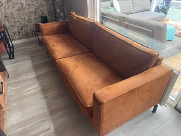 Comfortabele driepersoonsbank in cognac kleur