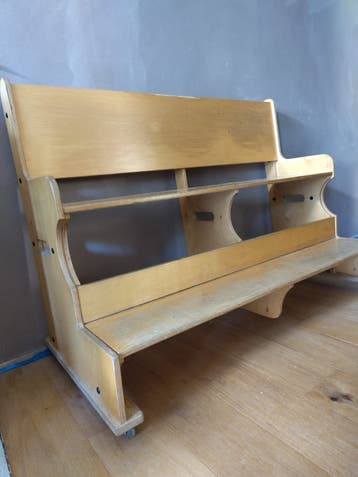 Gratis op te halen: houten eetbank voor kinderen