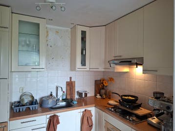 Gratis: bovenste keukenkastjes