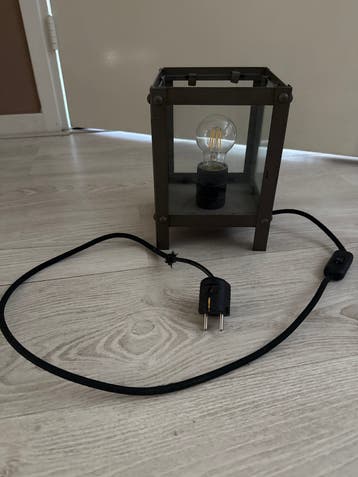 Industriële tafellamp met gloeilamp