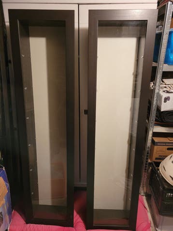 Gratis 2 Ikea Bertby vitrine hang kasten