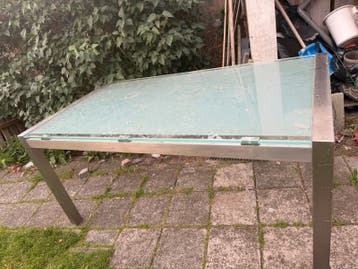 Glazen tafel met metalen onderstel 90x150 cm