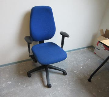 Bureau stoel blauw, verrijdbaar.