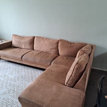 Comfortabele hoekbank in bruin stof