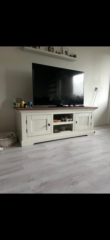 GRATIS TV MEUBEL
