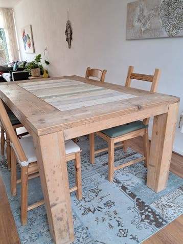 GRATIS stoere eetkamer set.