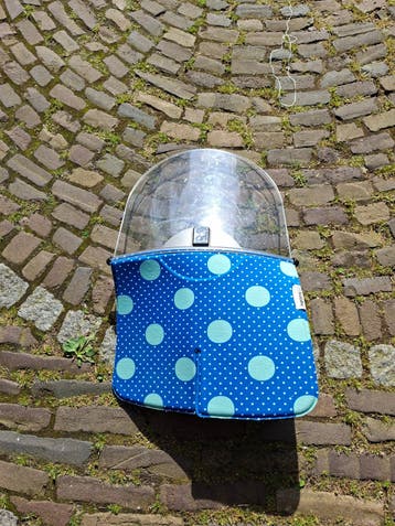 GRATIS Bobike voorzitje met windscherm - Blauw met stippen