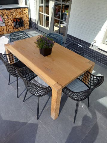 Massief eikenhouten eettafel, gratis